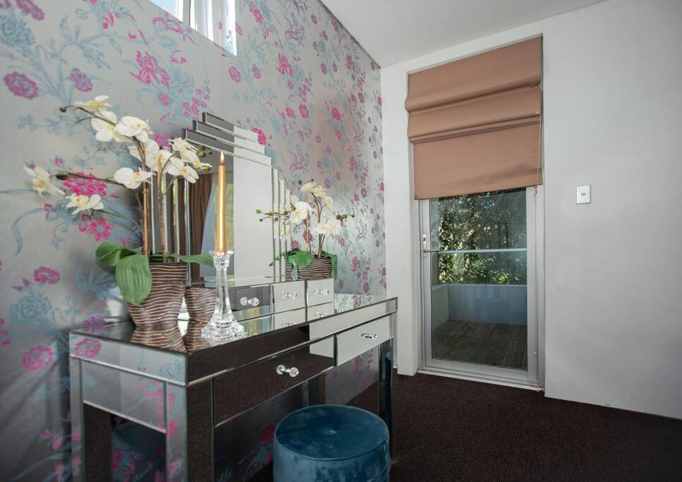 Exquisite Family Near Coogee Beach Villa