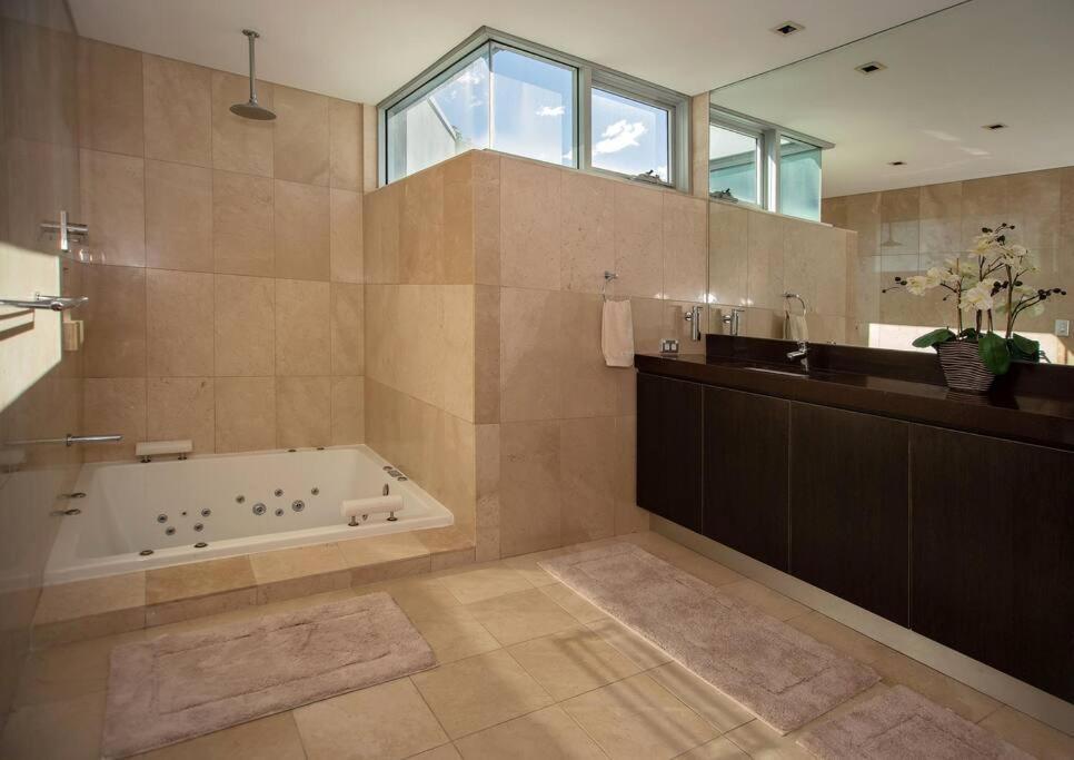 Exquisite Family Near Coogee Beach Villa Sydney